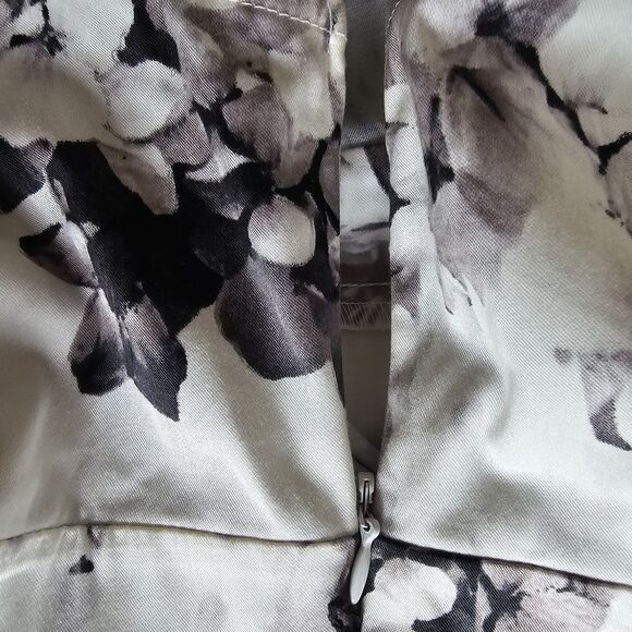 NWT Lane Bryant Sun Dress 18 Black Gray White Floral Surplice Fit - Picture 9 of 9